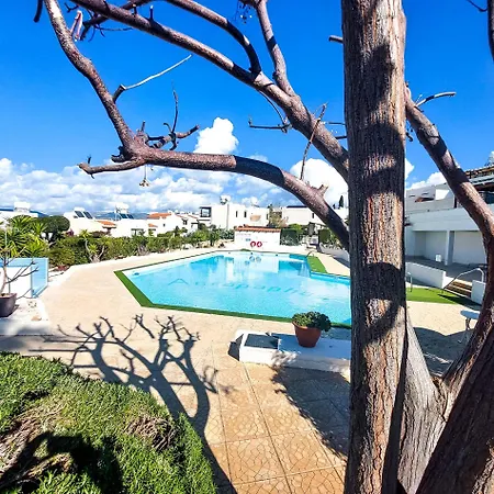 아파트 Sea View Luxury In Acropaphos, Patio, Terrace, Pool, Tv 65 Inch *