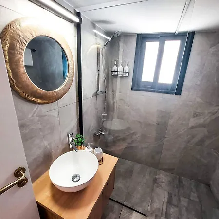 Sea View Luxury In Acropaphos, Patio, Terrace, Pool, Tv 65 Inch Klorakas