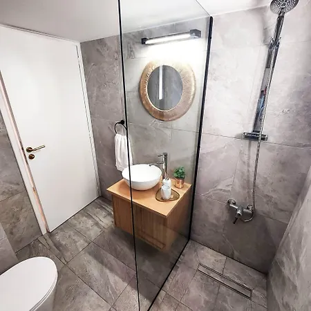 아파트 Sea View Luxury In Acropaphos, Patio, Terrace, Pool, Tv 65 Inch *