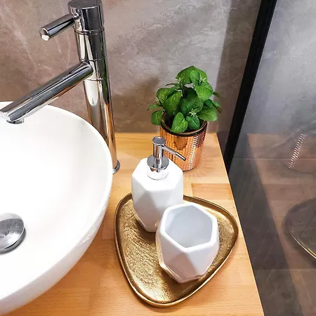 Sea View Luxury In Acropaphos, Patio, Terrace, Pool, Tv 65 Inch Klorakas