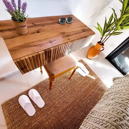 아파트 Sea View Luxury In Acropaphos, Patio, Terrace, Pool, Tv 65 Inch