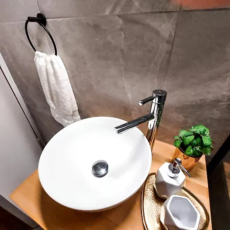 Sea View Luxury In Acropaphos, Patio, Terrace, Pool, Tv 65 Inch Lejlighed