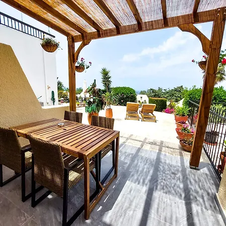 아파트 Sea View Luxury In Acropaphos, Patio, Terrace, Pool, Tv 65 Inch *