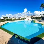 Stunning Sea View Apt, Patio, Terrace, Pool, Smart Tv65