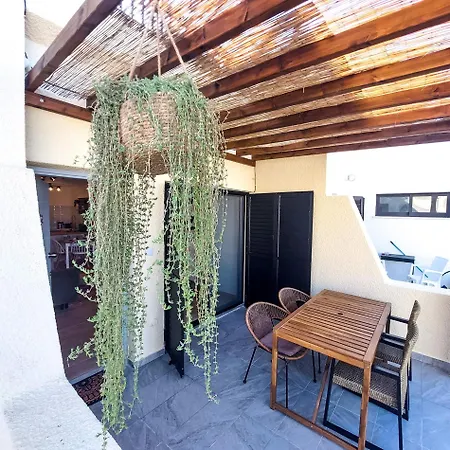 Seaview Luxury Apartment With Patio, Terrace, Pool, Tv 65 In, Cables * Klorakas