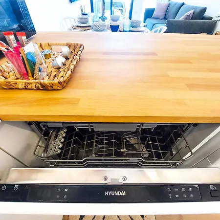 Sea View Luxury In Acropaphos, Patio, Terrace, Pool, Tv 65 Inch