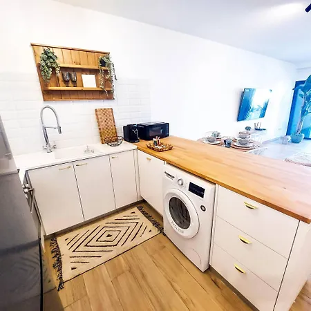 Sea View Luxury In Acropaphos, Patio, Terrace, Pool, Tv 65 Inch Klorakas