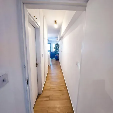 Sea View Luxury Apartment In Acropaphos, Patio, Terrace, Pool, Tv 65 Inch * Klorakas