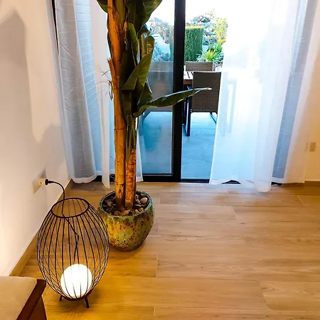 Appartement Sea View Luxury Apartment In Acropaphos, Patio, Terrace, Pool, Tv 65 Inch