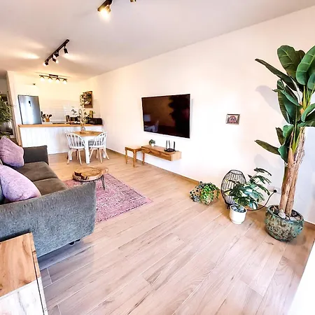 Sea View Luxury In Acropaphos, Patio, Terrace, Pool, Tv 65 Inch