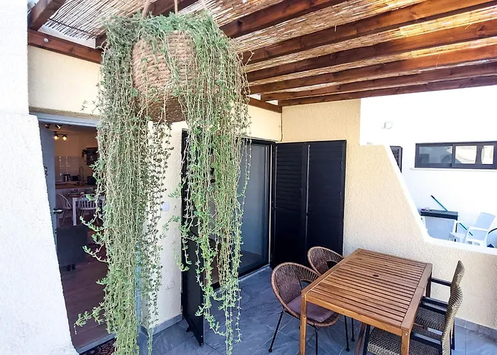 Sea View Luxury In Acropaphos, Patio, Terrace, Pool, Tv 65 Inch * Klorakas