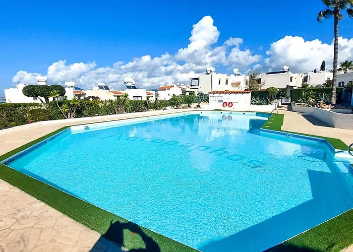 Sea View Luxury In Acropaphos, Patio, Terrace, Pool, Tv 65 Inch *