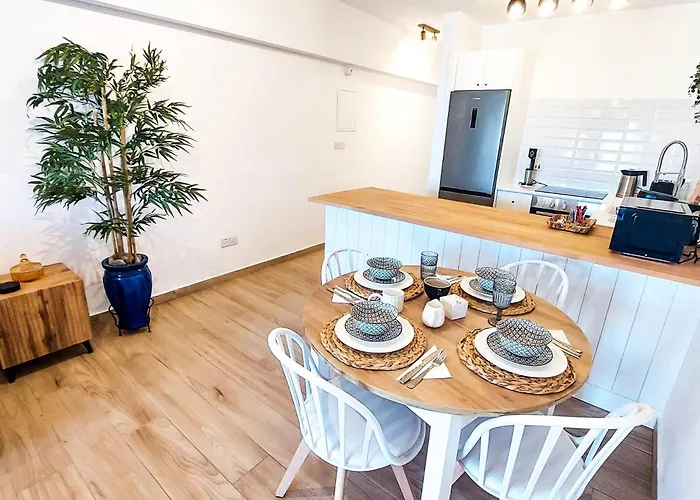 Apartament Sea View Luxury In Acropaphos, Patio, Terrace, Pool, Tv 65 Inch Klorakas