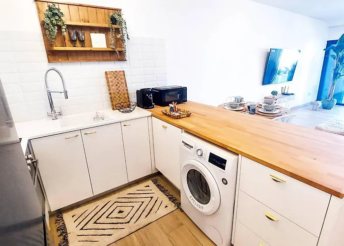 Sea View Luxury In Acropaphos, Patio, Terrace, Pool, Tv 65 Inch Klorakas