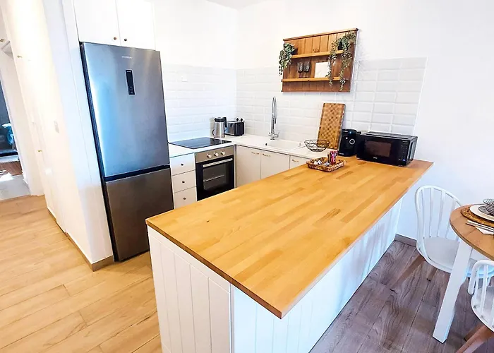 Apartament Sea View Luxury In Acropaphos, Patio, Terrace, Pool, Tv 65 Inch