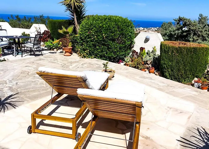 Sea View Luxury In Acropaphos, Patio, Terrace, Pool, Tv 65 Inch Apartament *