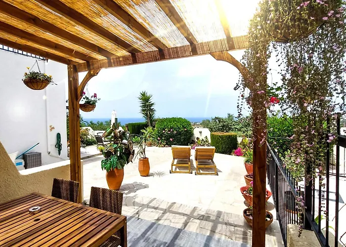 Sea View Luxury In Acropaphos, Patio, Terrace, Pool, Tv 65 Inch *