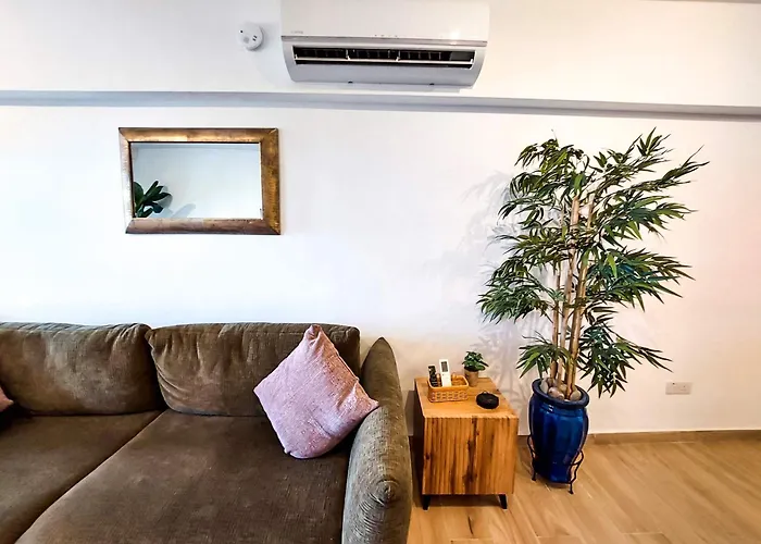 Apartament Sea View Luxury In Acropaphos, Patio, Terrace, Pool, Tv 65 Inch *