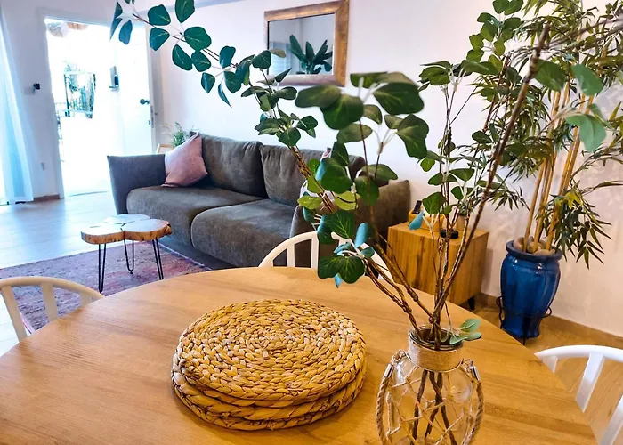 Sea View Luxury In Acropaphos, Patio, Terrace, Pool, Tv 65 Inch Apartament Klorakas