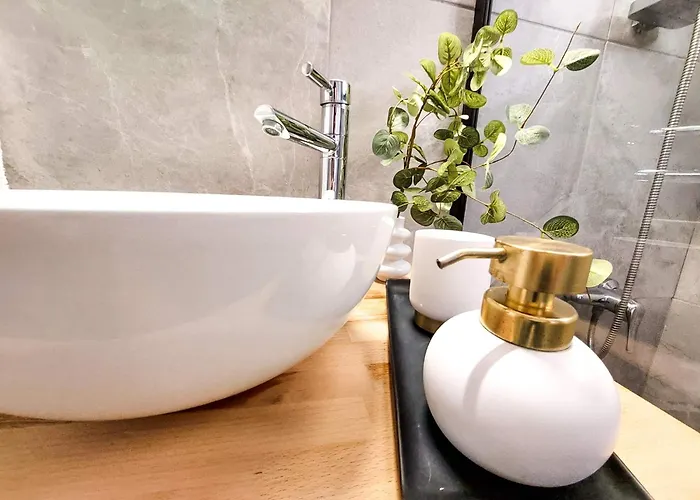 Apartament Sea View Luxury In Acropaphos, Patio, Terrace, Pool, Tv 65 Inch *