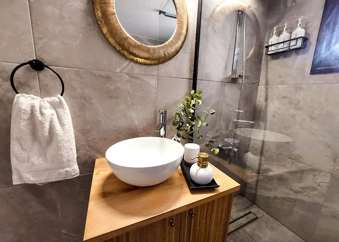 Sea View Luxury In Acropaphos, Patio, Terrace, Pool, Tv 65 Inch Apartament *