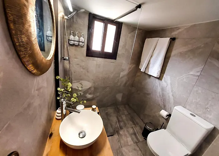 Sea View Luxury In Acropaphos, Patio, Terrace, Pool, Tv 65 Inch