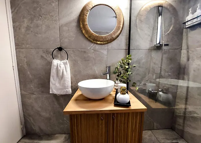 Sea View Luxury In Acropaphos, Patio, Terrace, Pool, Tv 65 Inch